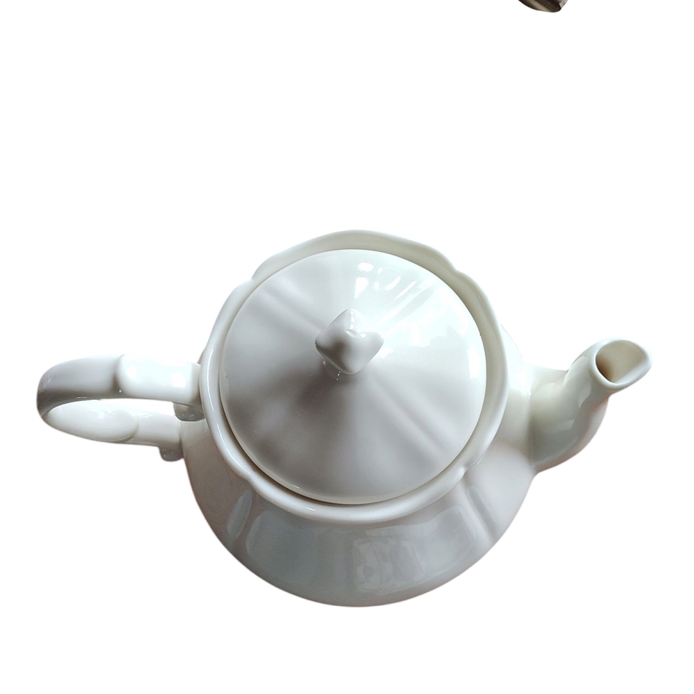 Vintage Heirloom Collection Fine Porcelain Teapot & Lid- Coastline Imports - Picture 3 of 6